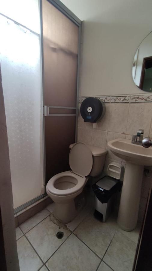 Guest House 툼베스 외부 사진